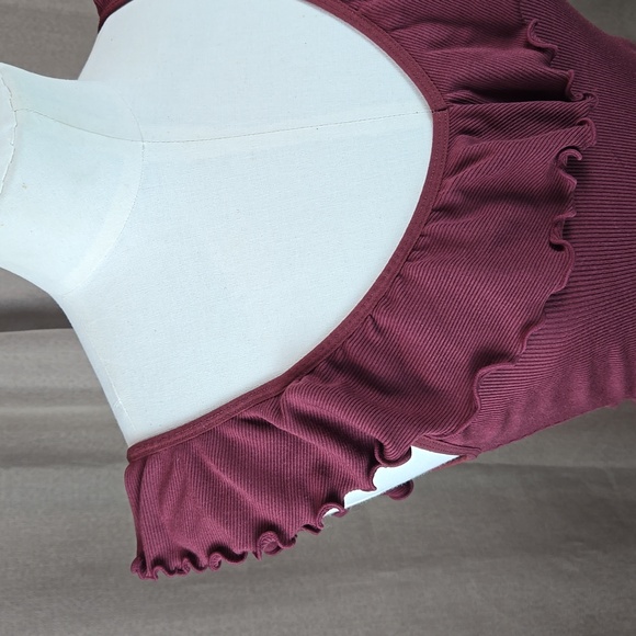 Wilfred burgundy Danette ribbed sleeveless ruffle neck thong bodysuit, size M - Picture 2 of 13